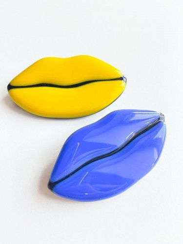  брошь pj murano lips yellow & blue от интернет магазина Прибалтийский трикотаж